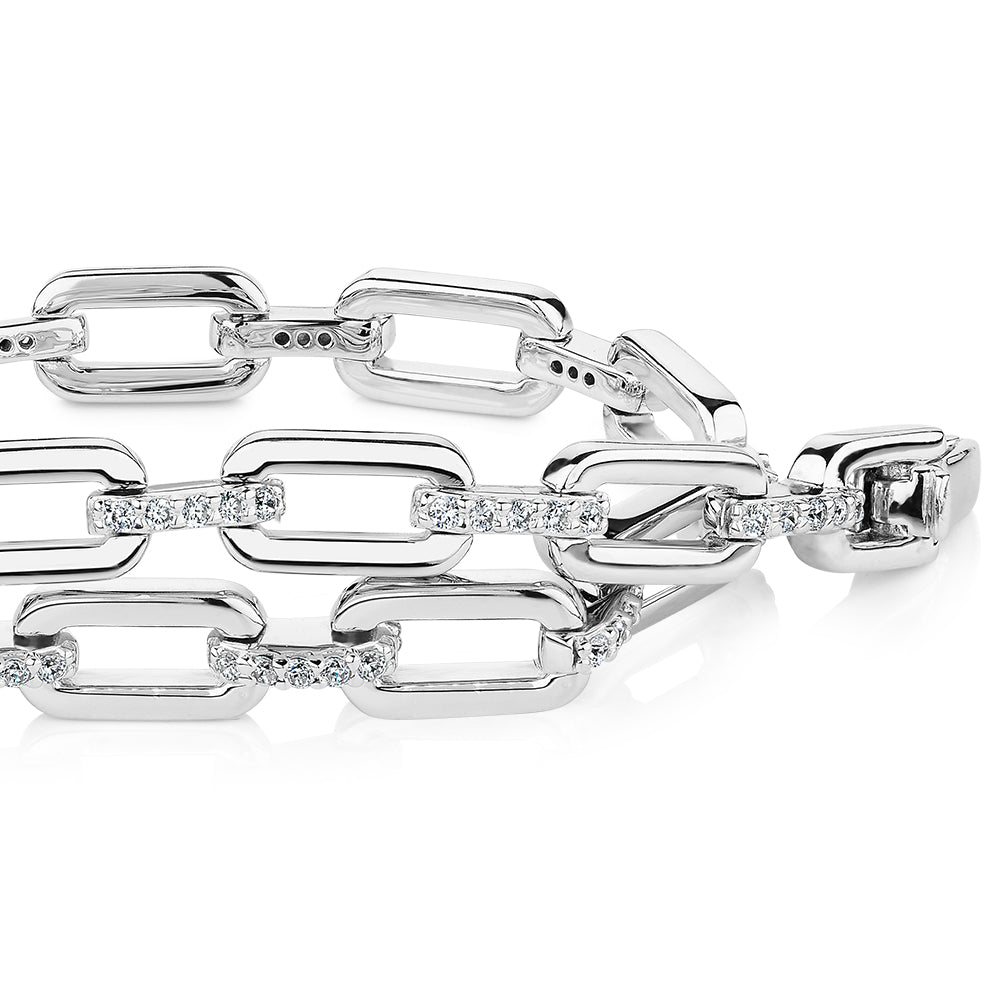 Round Brilliant bracelet with 0.70 carats* of diamond simulants in sterling silver