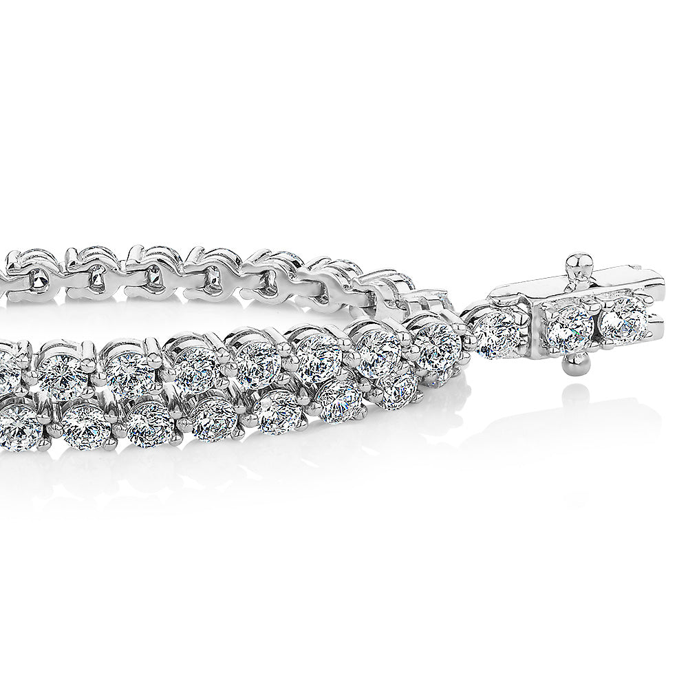 Round Brilliant tennis bracelet with 4.95 carats* of diamond simulants in sterling silver