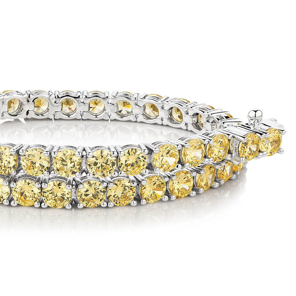 Round Brilliant tennis bracelet with 11 carats* of diamond simulants in sterling silver