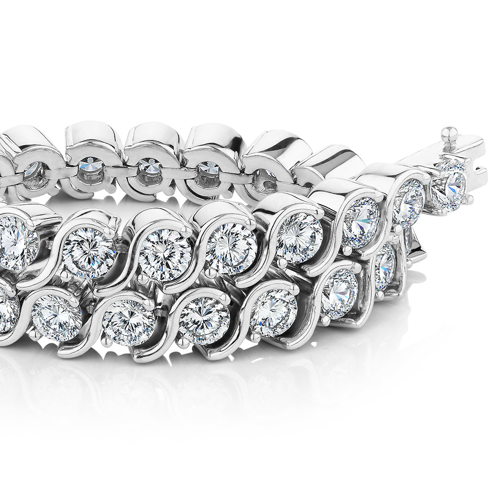 Round Brilliant tennis bracelet with 13.80 carats* of diamond simulants in sterling silver