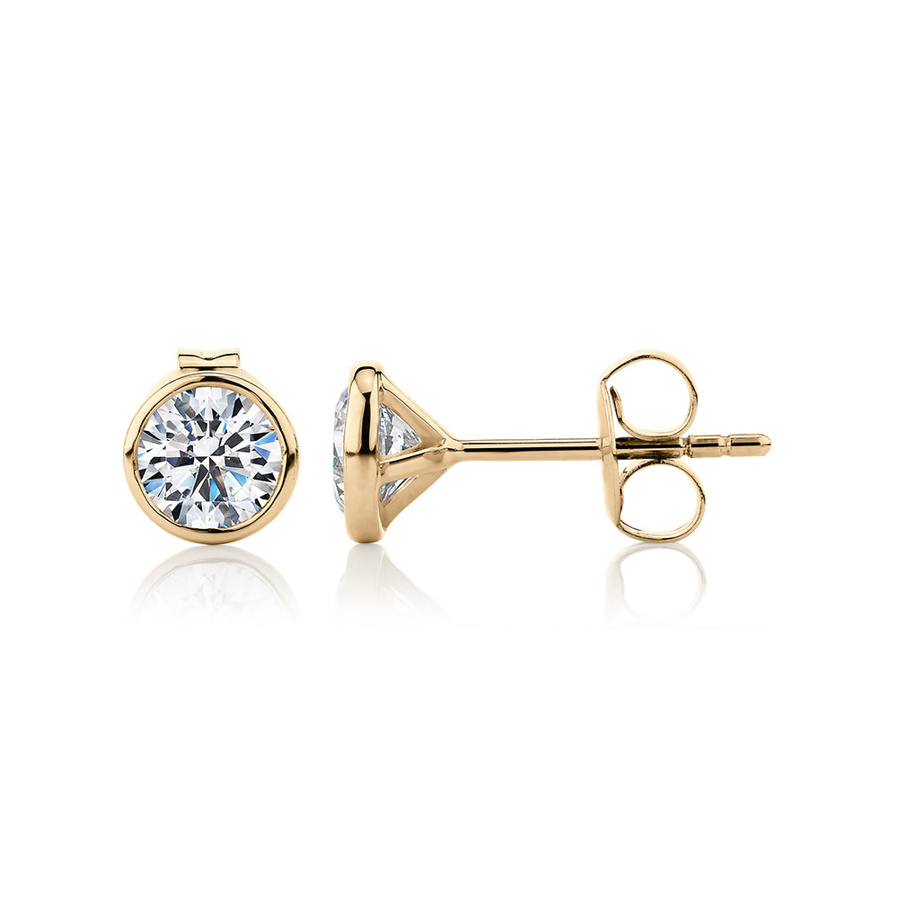 Round Brilliant stud earrings with 1 carat* of diamond simulants in 10 carat yellow gold