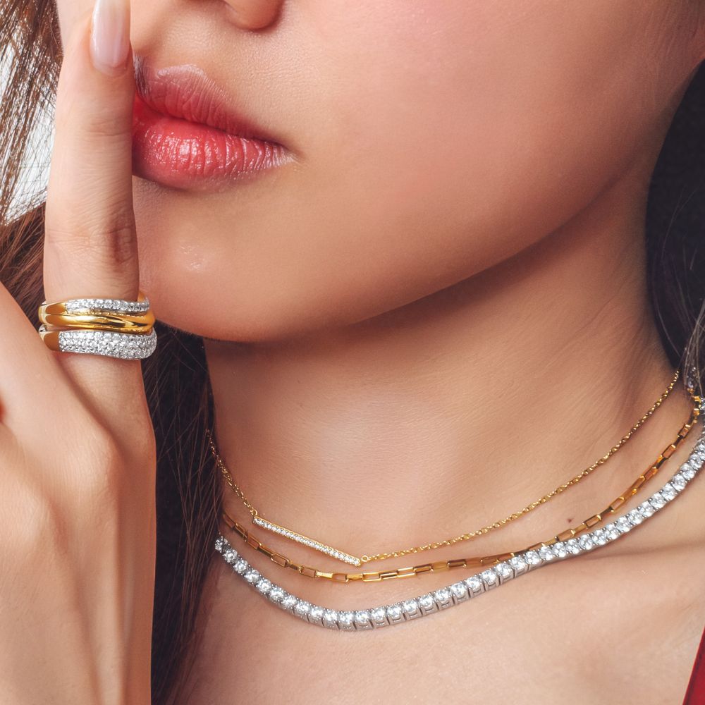 Round Brilliant Signature Simulant bar necklace in 18 carat yellow gold vermeil