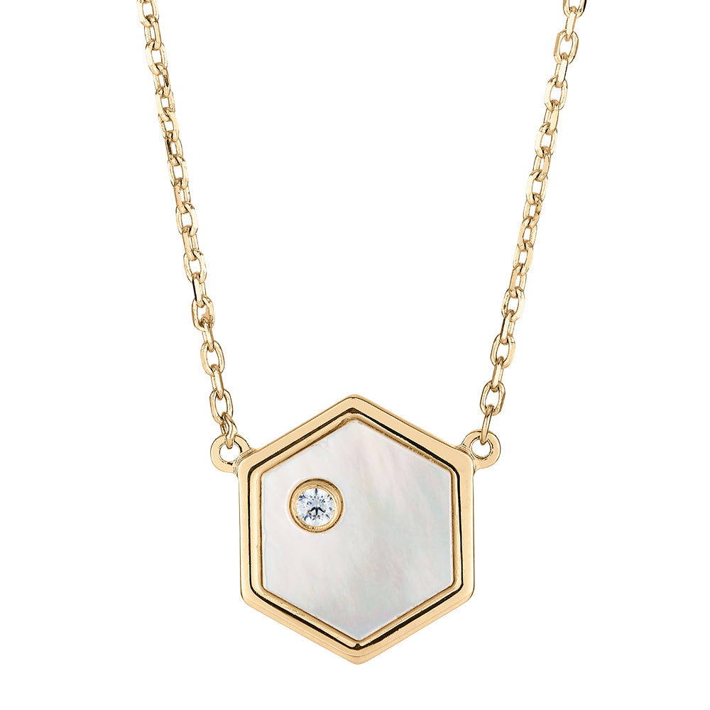 Necklace with mother of pearl in 10 carat yellow gold