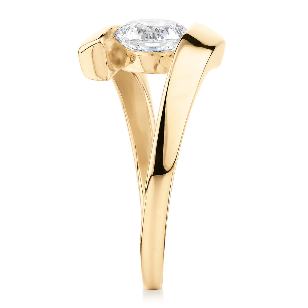 Round Brilliant solitaire engagement ring with 1.03 carat* diamond simulant in 10 carat yellow gold