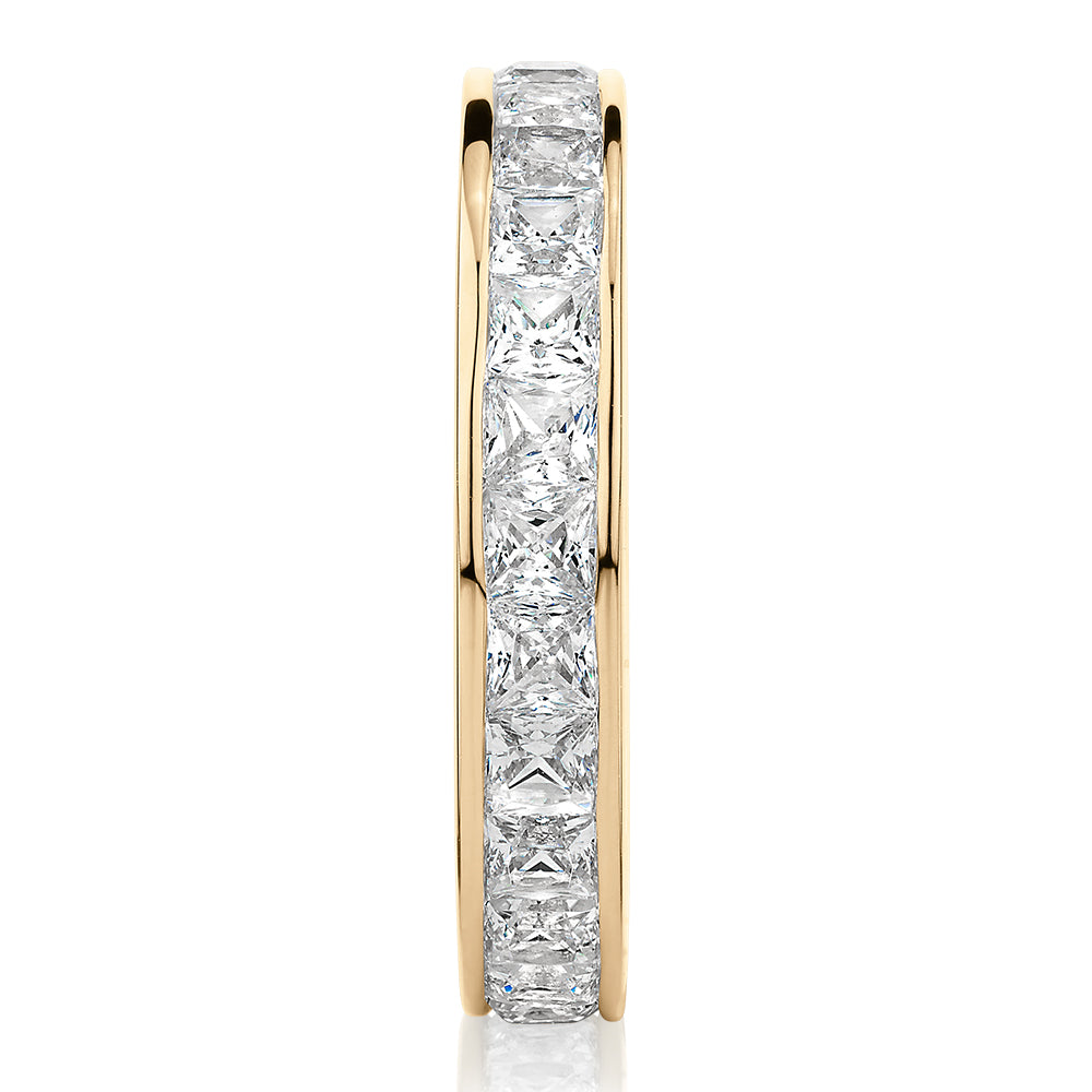 All-rounder eternity band with 2.5 carats* of diamond simulants in 10 carat yellow gold