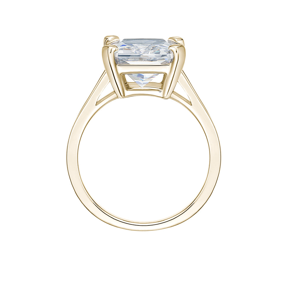 Radiant solitaire engagement ring with 6.79 carat* diamond simulant in 10 carat yellow gold