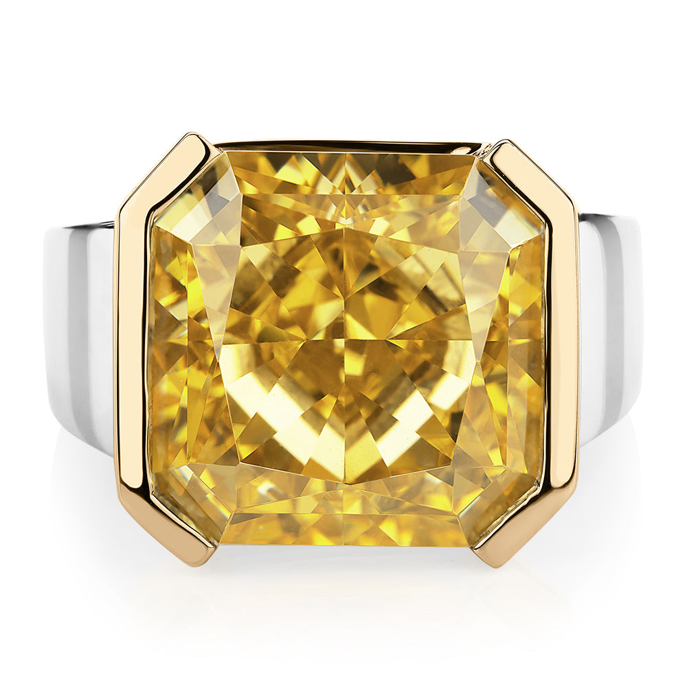 Limited edition - Synergy dress ring with 10.49 carat* diamond simulant in 10 carat yellow gold and sterling silver