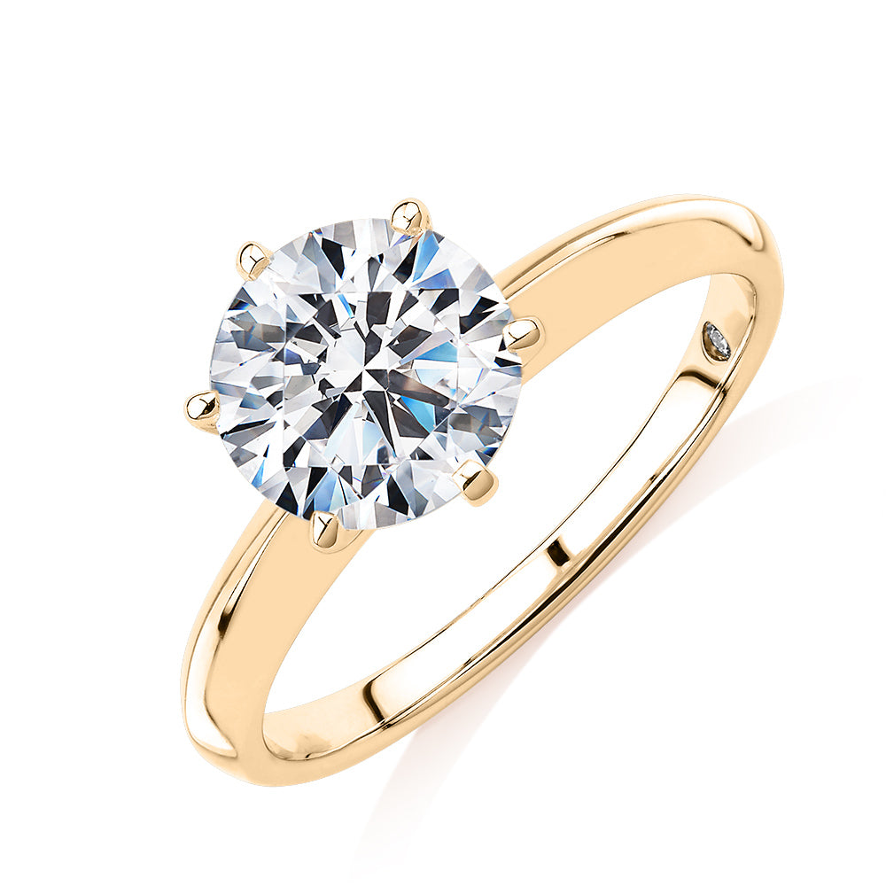 Round Brilliant solitaire engagement ring with 2 carat* diamond simulant in 14 carat yellow gold