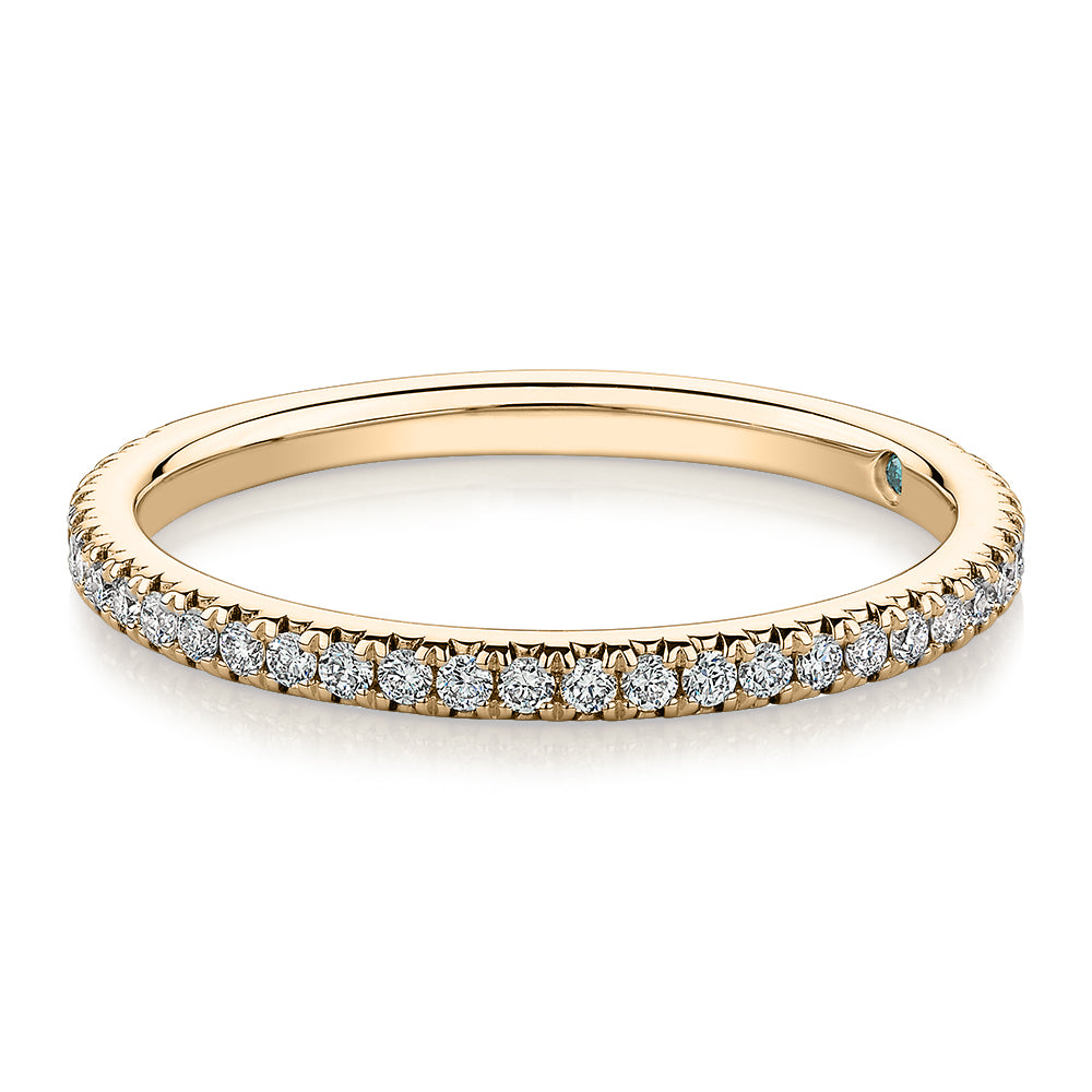 Premium Laboratory Created Diamond, 0.23 carat TW round brilliant wedding or eternity band in 18 carat yellow gold
