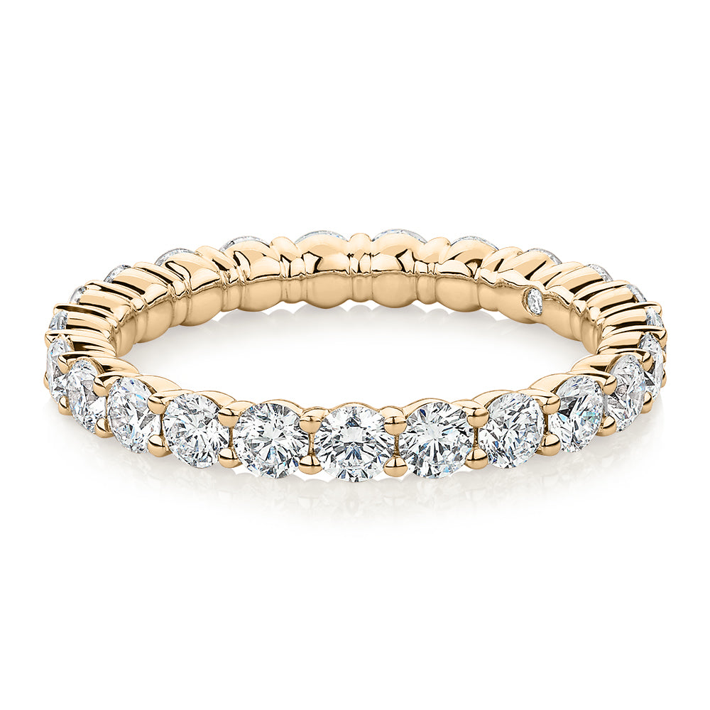 Premium Laboratory Created Diamond, 1.86 carat TW round brilliant all-rounder wedding or eternity band in 18 carat yellow gold