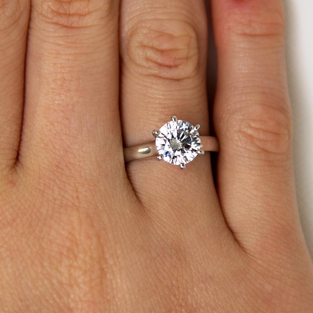 Round Brilliant solitaire engagement ring with 2 carat* diamond simulant in 14 carat white gold